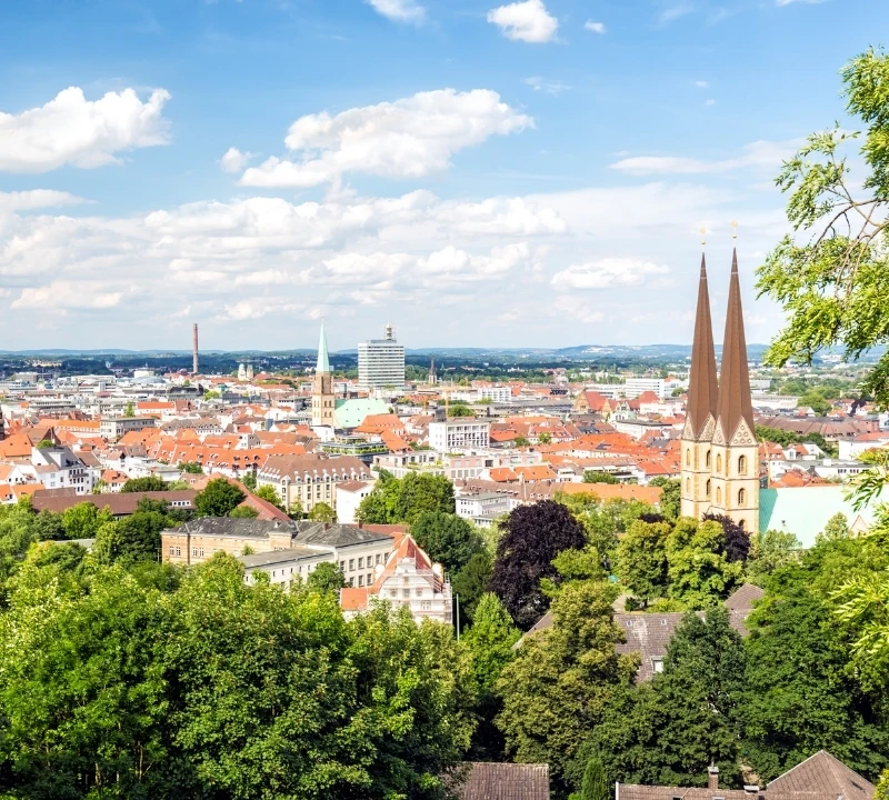 Panoramablick auf Bielefeld mit Altstadt und Kirchen – Aktenvernichtung Bielefeld